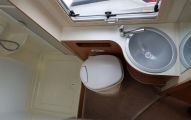 Adria Vision i677 SP washroom